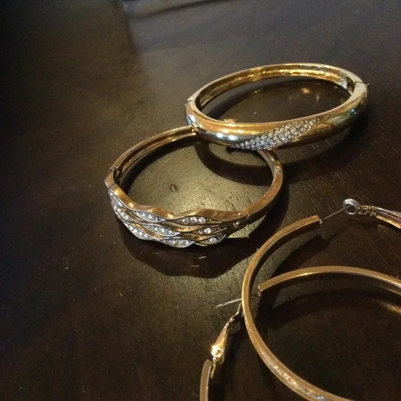 Bracelets & earrings - Picture 3 of 6